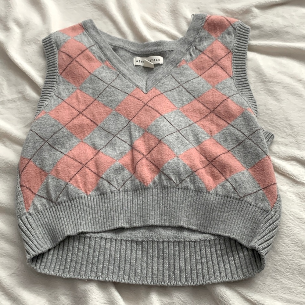 Women’s Aeropostale Gray with Pink Argyle Cropped Sweater Vest